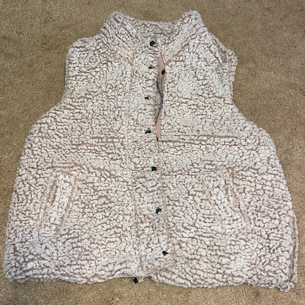 Sleeveless fleece jacket, size large fits like a medium